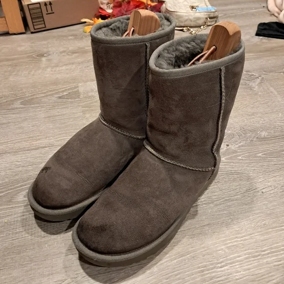 UGG Gray Sheepskin Suede Women's Boots - Picture 3 of 10
